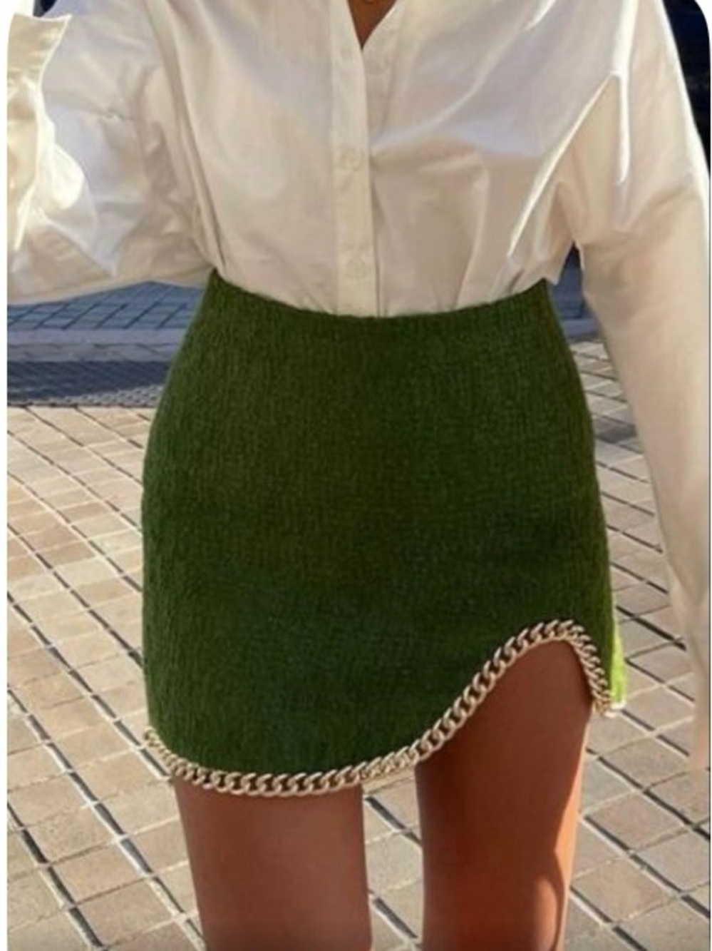 ZARA Green Textured Mini Skirt with Gold Chain Detail - NWT - Size M - Picture 4 of 7